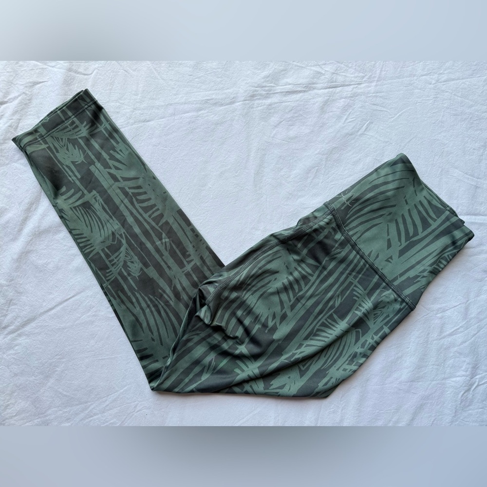 Beyond Yoga High Waisted Green Bamboo Fields Cropped Leggings Large - Picture 13 of 13
